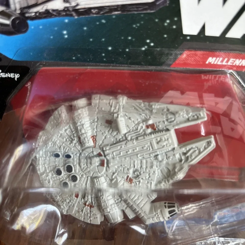 STAR WARS FORCE AWAKENS MILLENNIUM FALCON HOT WHEELS DIE CAST W/FLIGHT NAVIGATOR